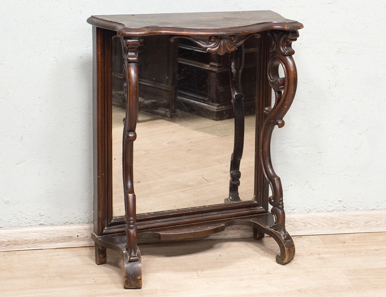 Реставрация антикварной ореховой консоли