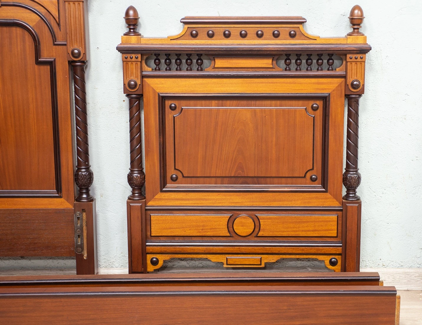 Реставрация антикварной кровати 19 века