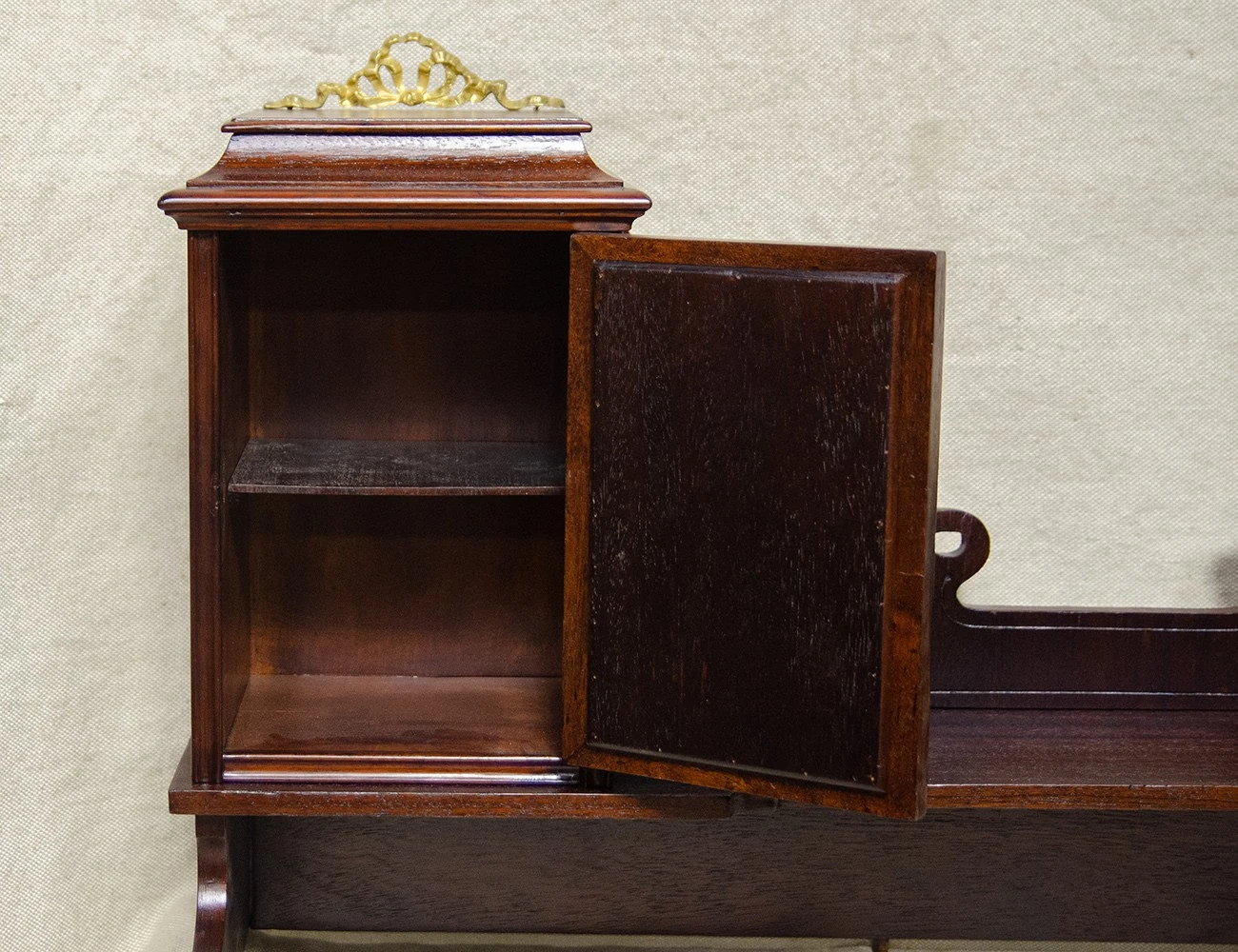 Реставрация надстройки на письменный стол