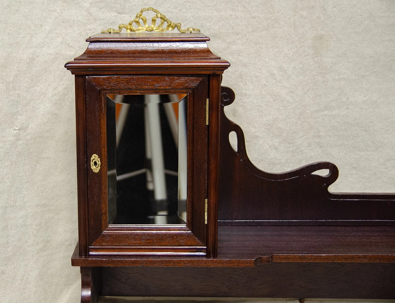 Реставрация надстройки на письменный стол