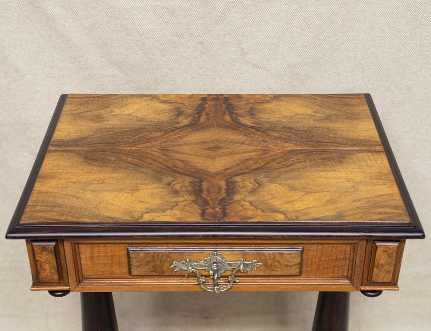 Реставрация антикварного столика для рукоделия