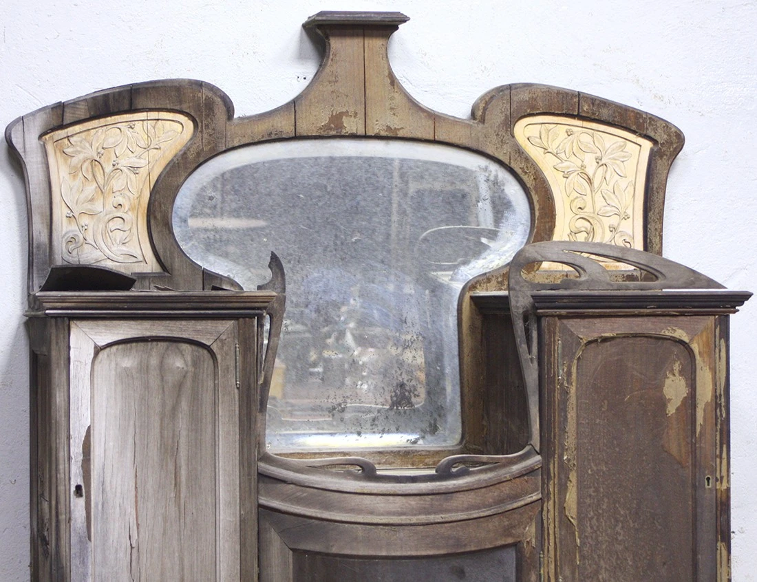 Реставрация антикварной витрины модерн