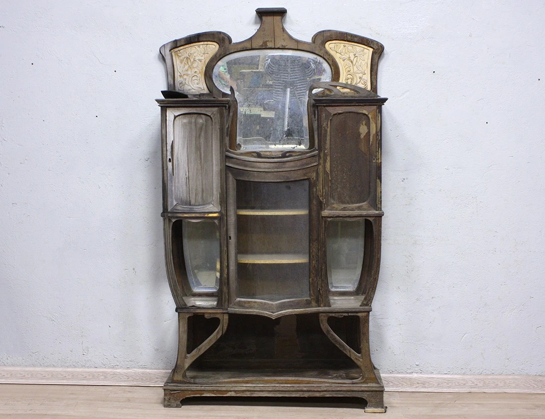 Реставрация антикварной витрины модерн