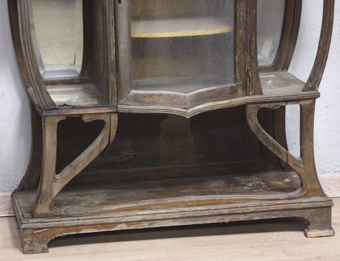 Реставрация антикварной витрины модерн