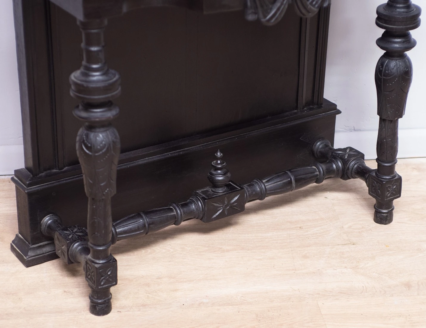 Реставрация простеночного зеркала 19 века