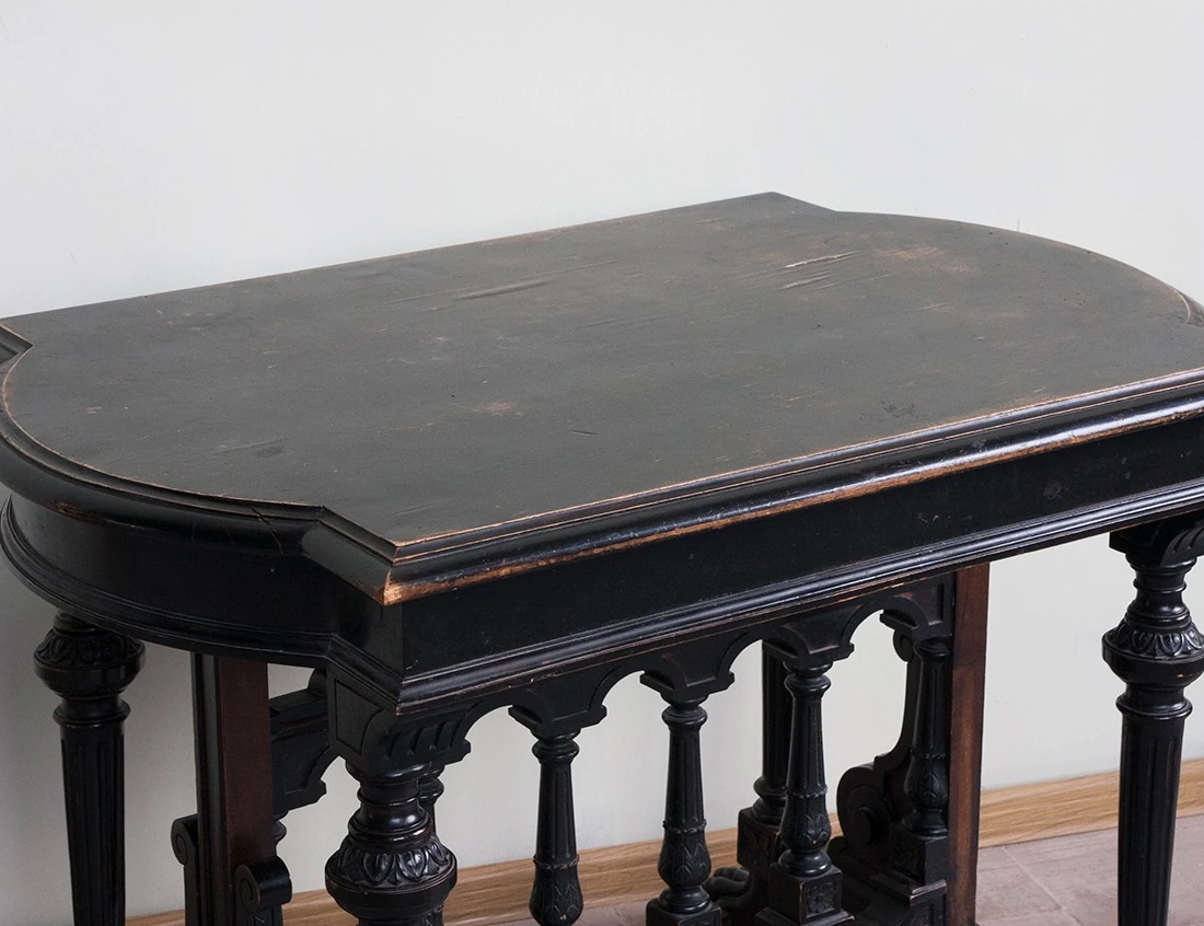 Реставрация антикварного раздаточного стола