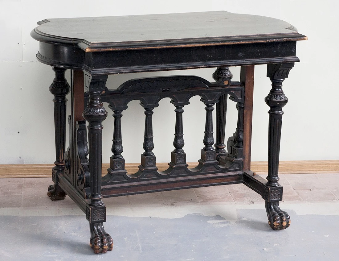 Реставрация антикварного раздаточного стола