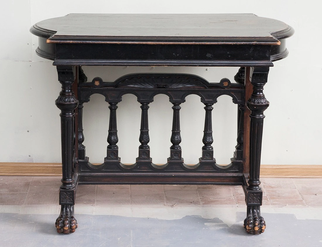 Реставрация антикварного раздаточного стола