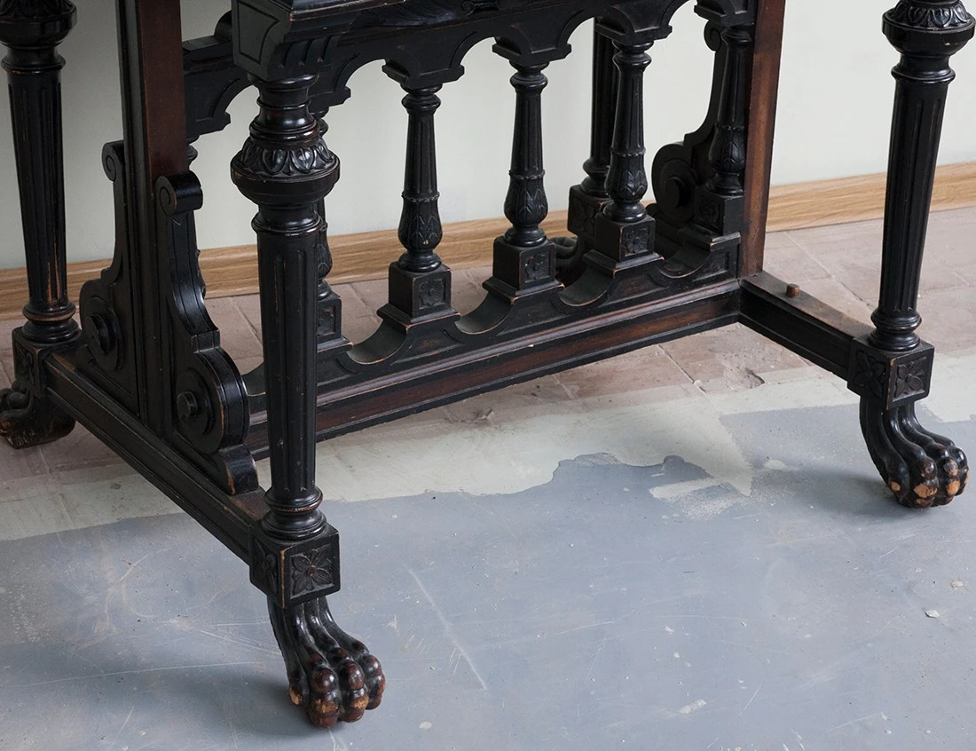 Реставрация антикварного раздаточного стола