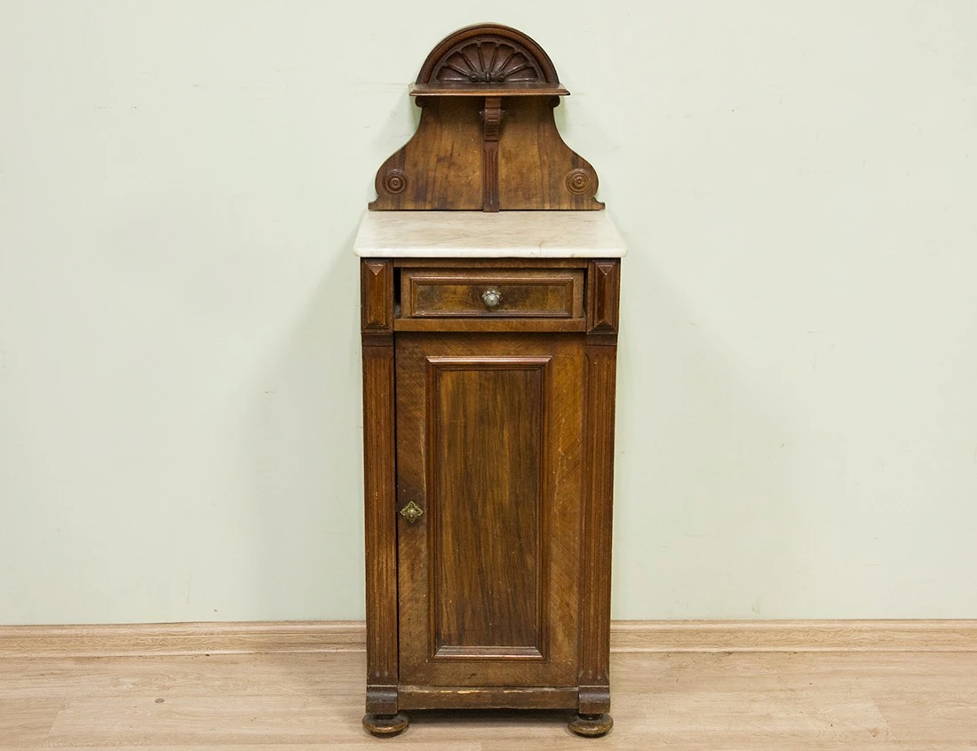 Реставрация прикроватной ореховой тумбы