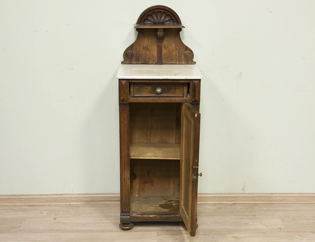 Реставрация прикроватной ореховой тумбы