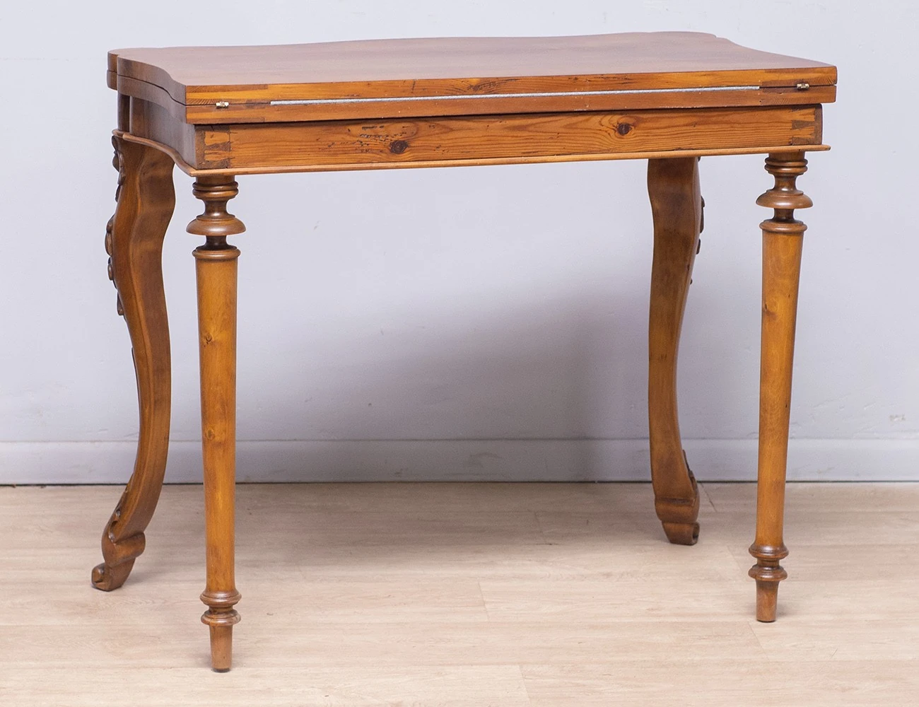 Реставрация антикварного ломберного столика