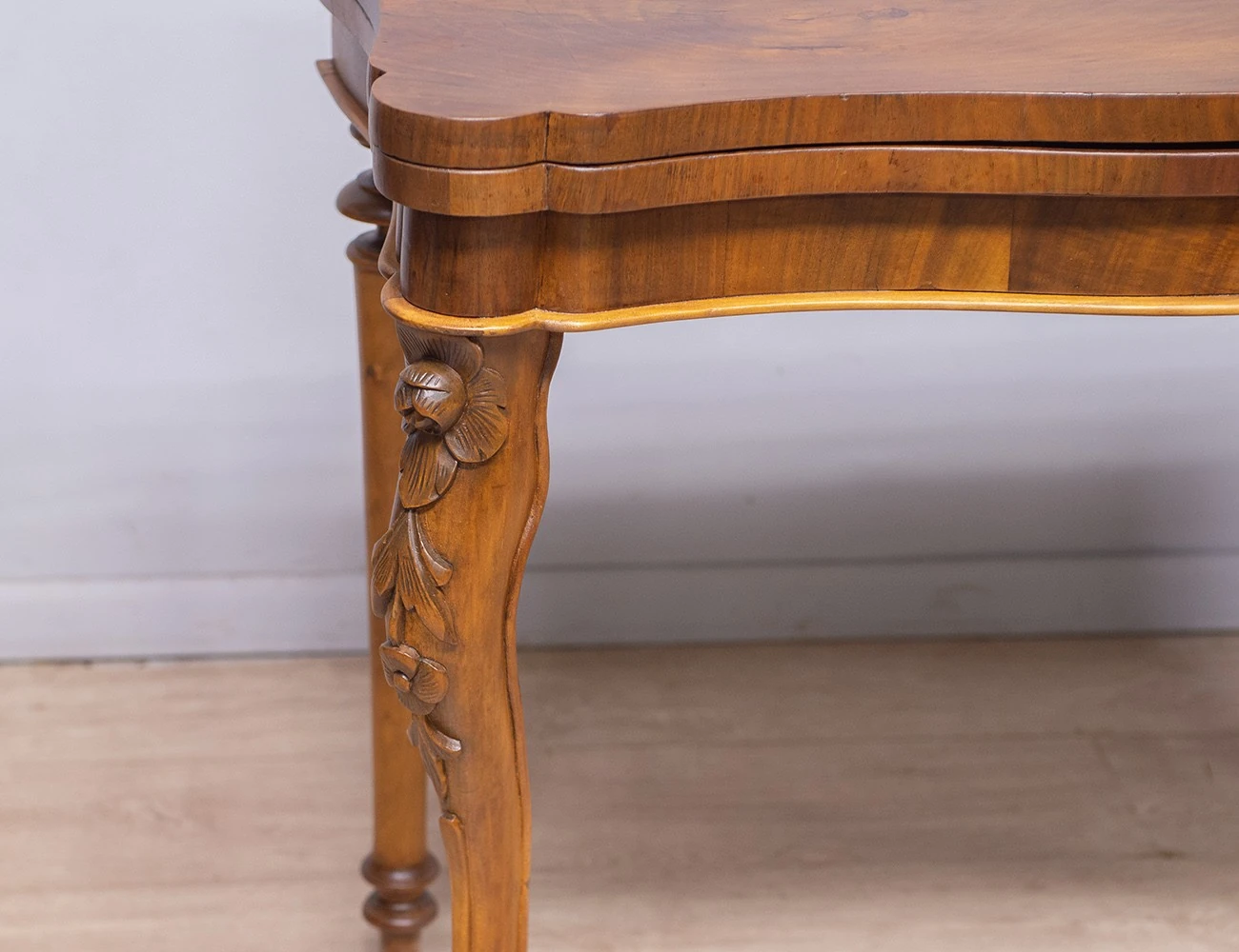 Реставрация антикварного ломберного столика