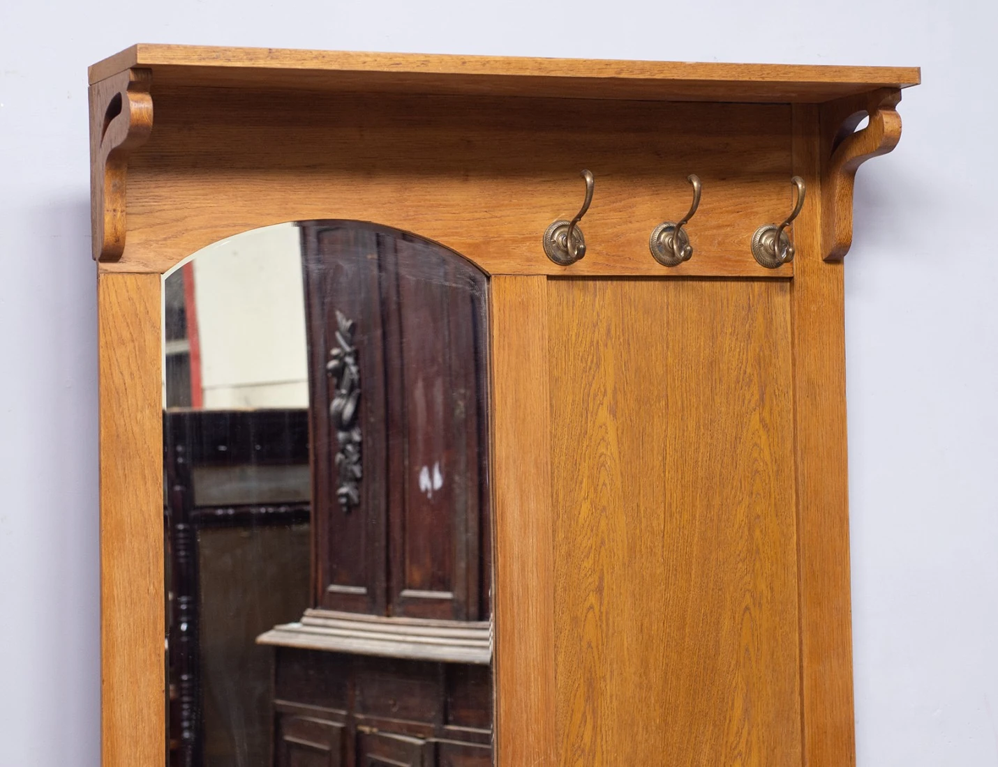 Реставрация старинной прихожей с зеркалом