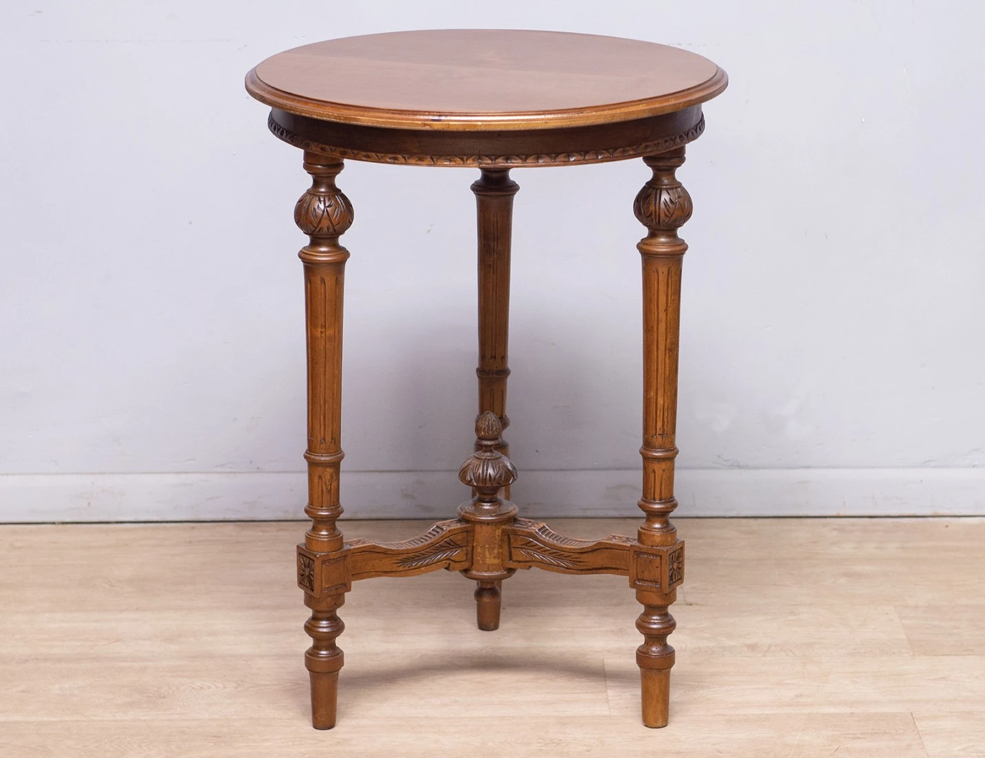 Реставрация антикварного столика 19 века