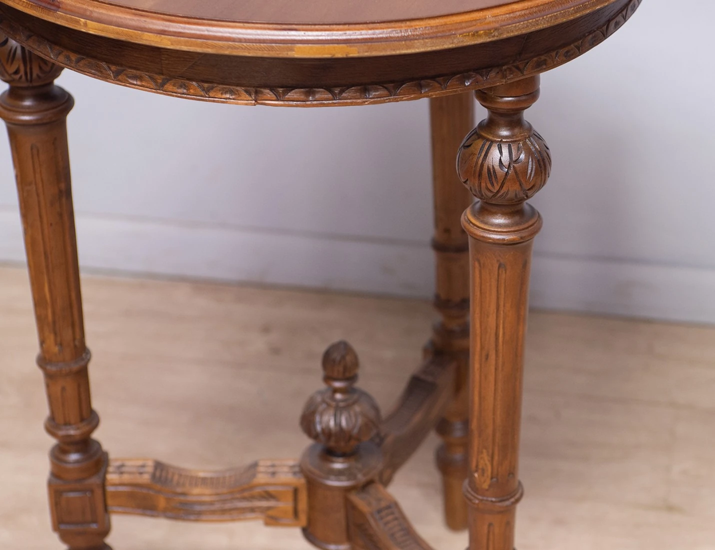 Реставрация антикварного столика 19 века