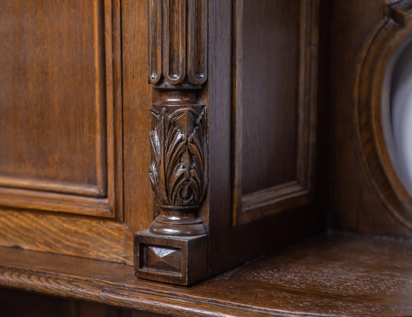 Реставрация антикварного дубового буфета