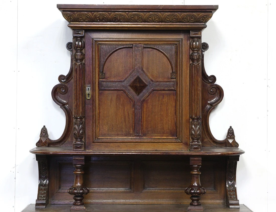 Реставрация антикварного дубового буфета