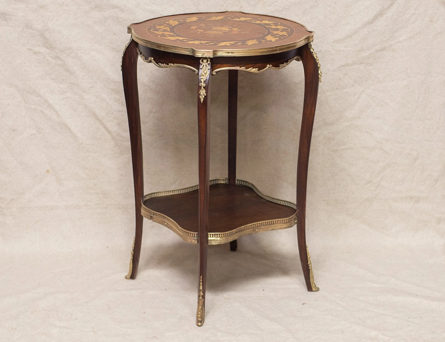 Реставрация антикварного столика с маркетри