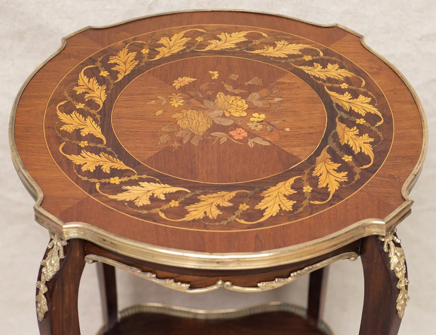 Реставрация антикварного столика с маркетри