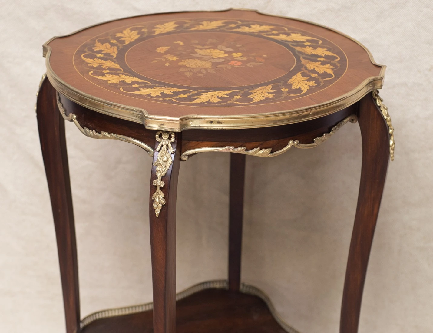 Реставрация антикварного столика с маркетри