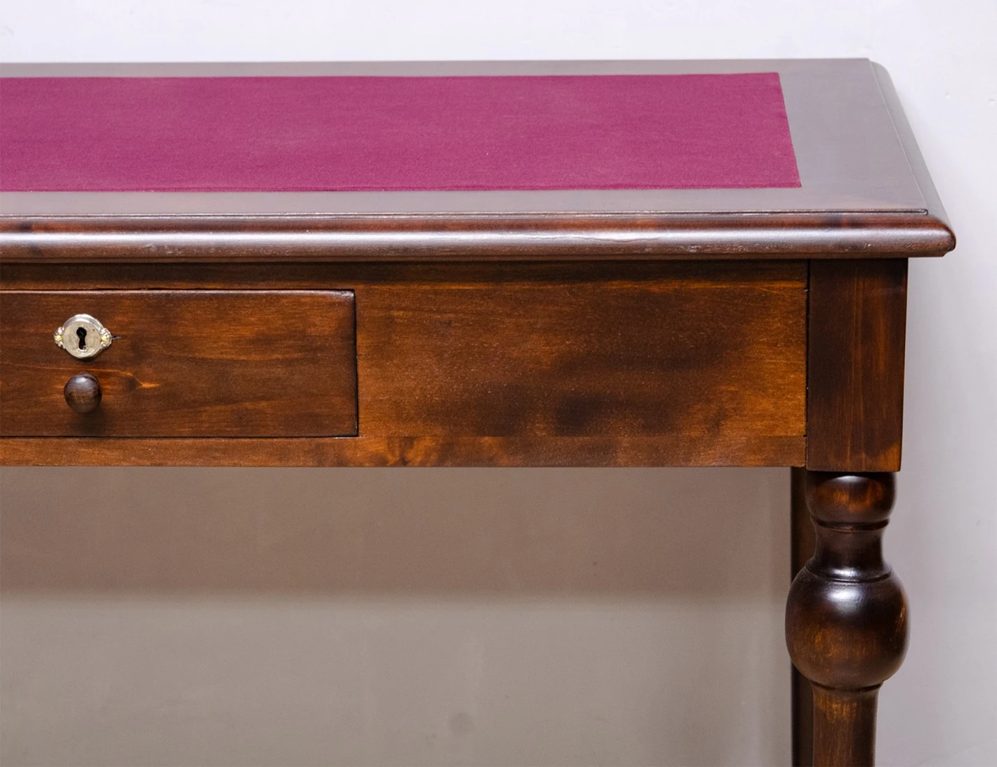 Реставрация старинного письменного стола