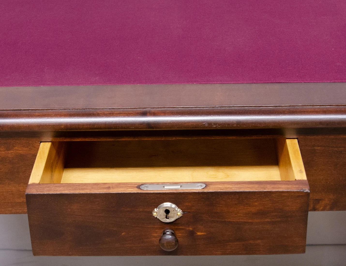 Реставрация старинного письменного стола