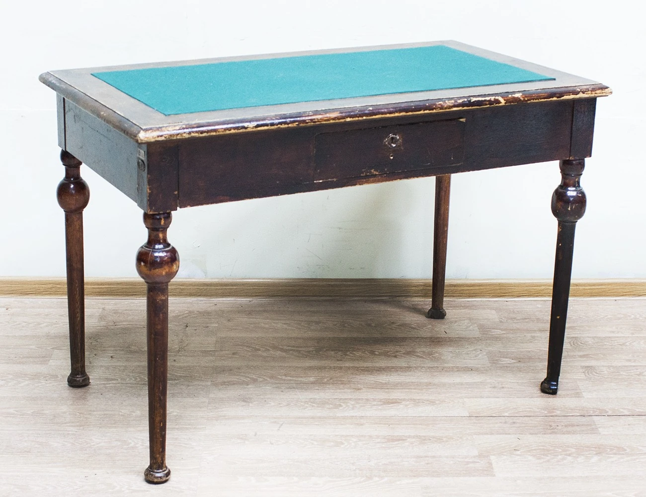 Реставрация старинного письменного стола