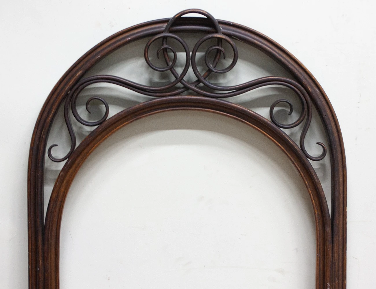 Реставрация гардеробного зеркала Братьев Тонет