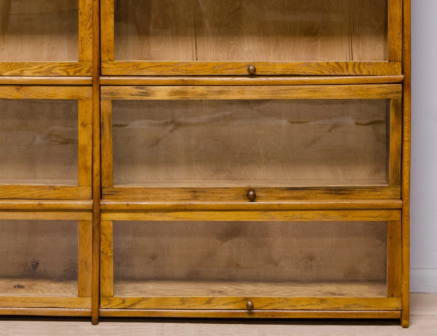 Реставрация старинных книжных полок