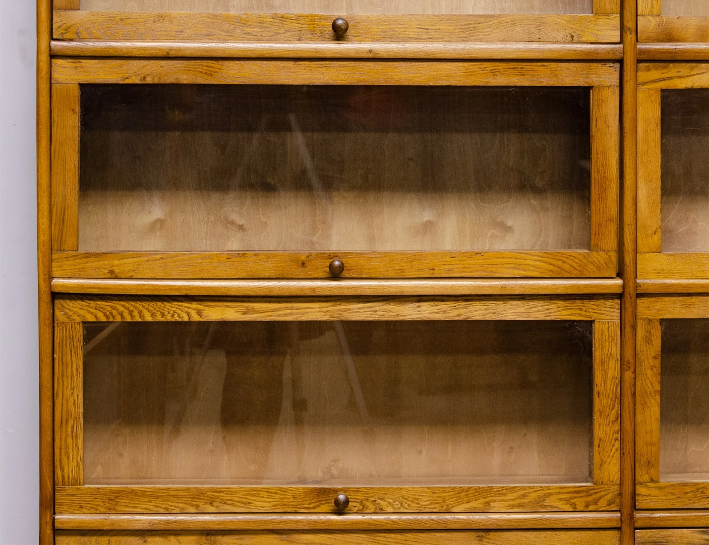 Реставрация старинных книжных полок