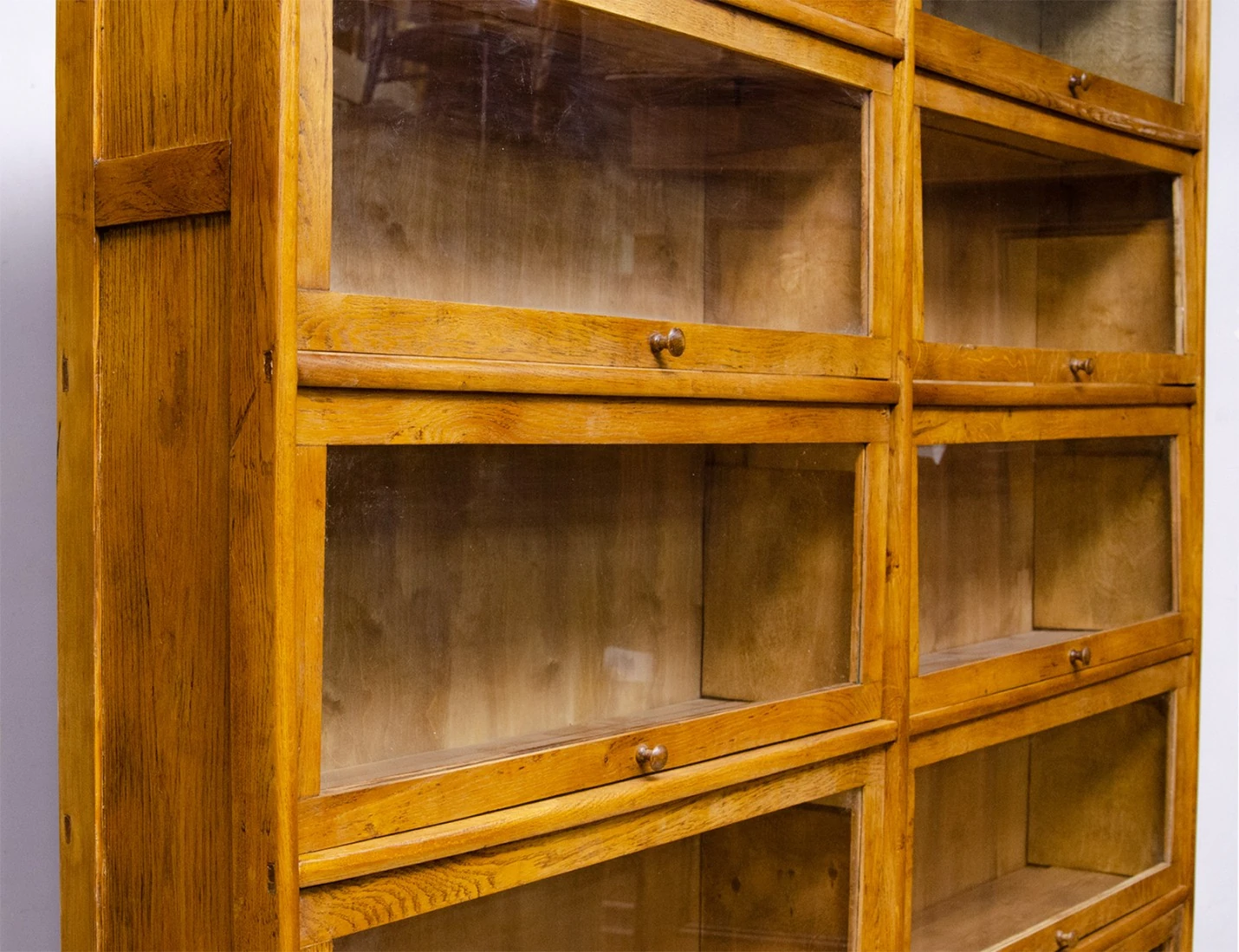 Реставрация старинных книжных полок