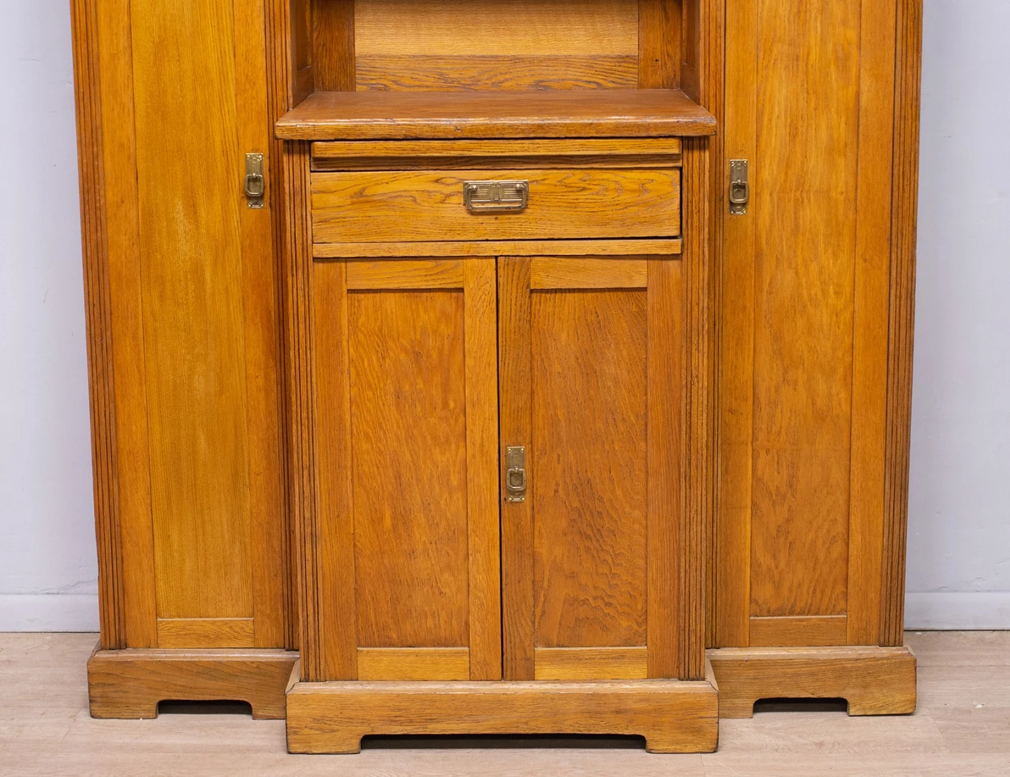 Реставрация старинного дубового буфета