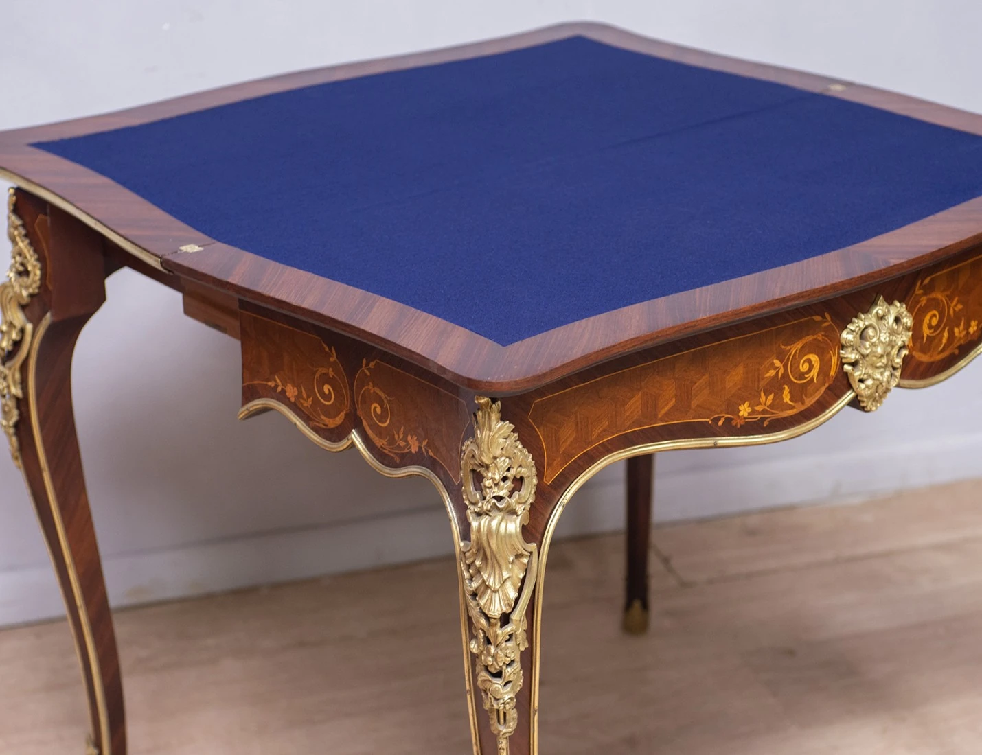 Реставрация антикварного ломберного стола