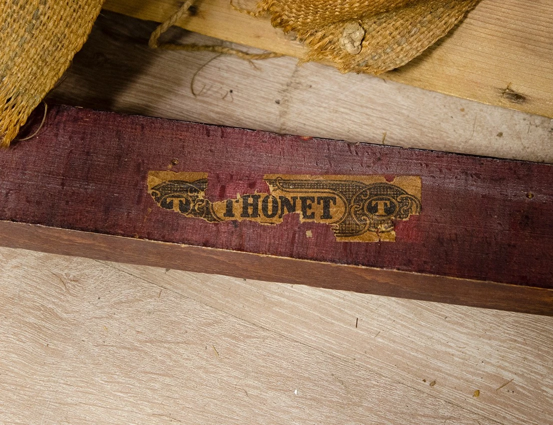 Реставрация дивана №6244 Братьев Тонет