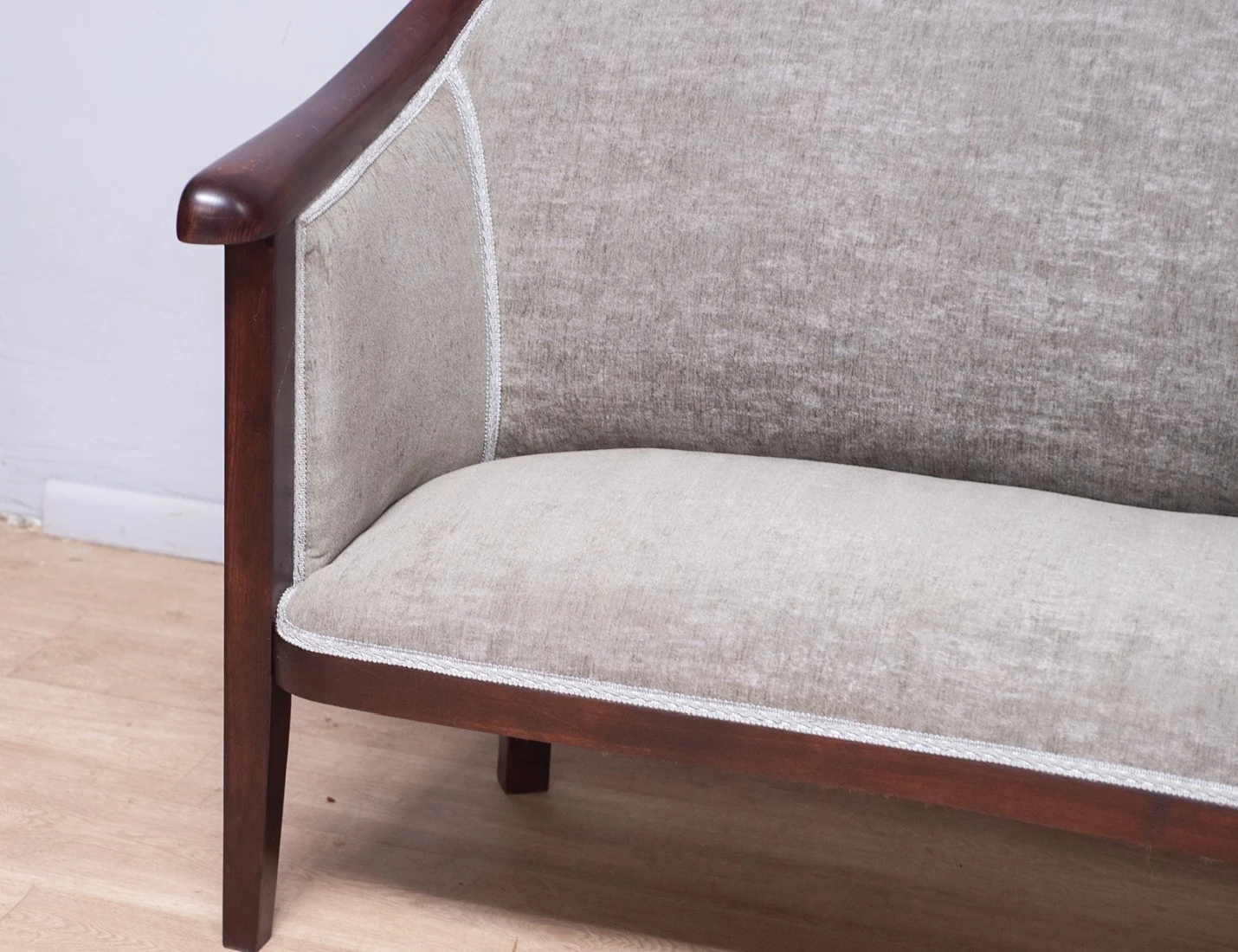 Реставрация дивана №6244 Братьев Тонет