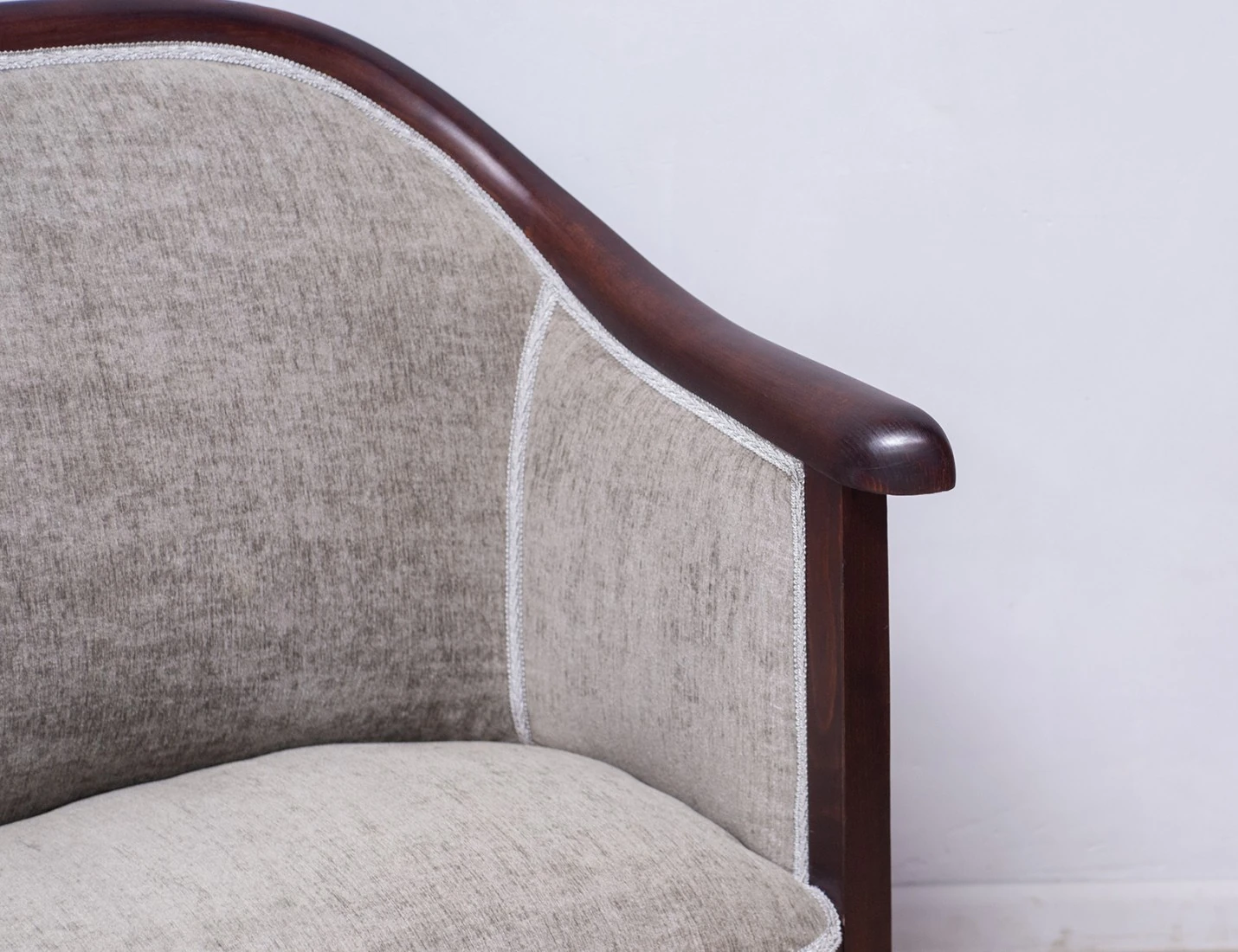 Реставрация дивана №6244 Братьев Тонет