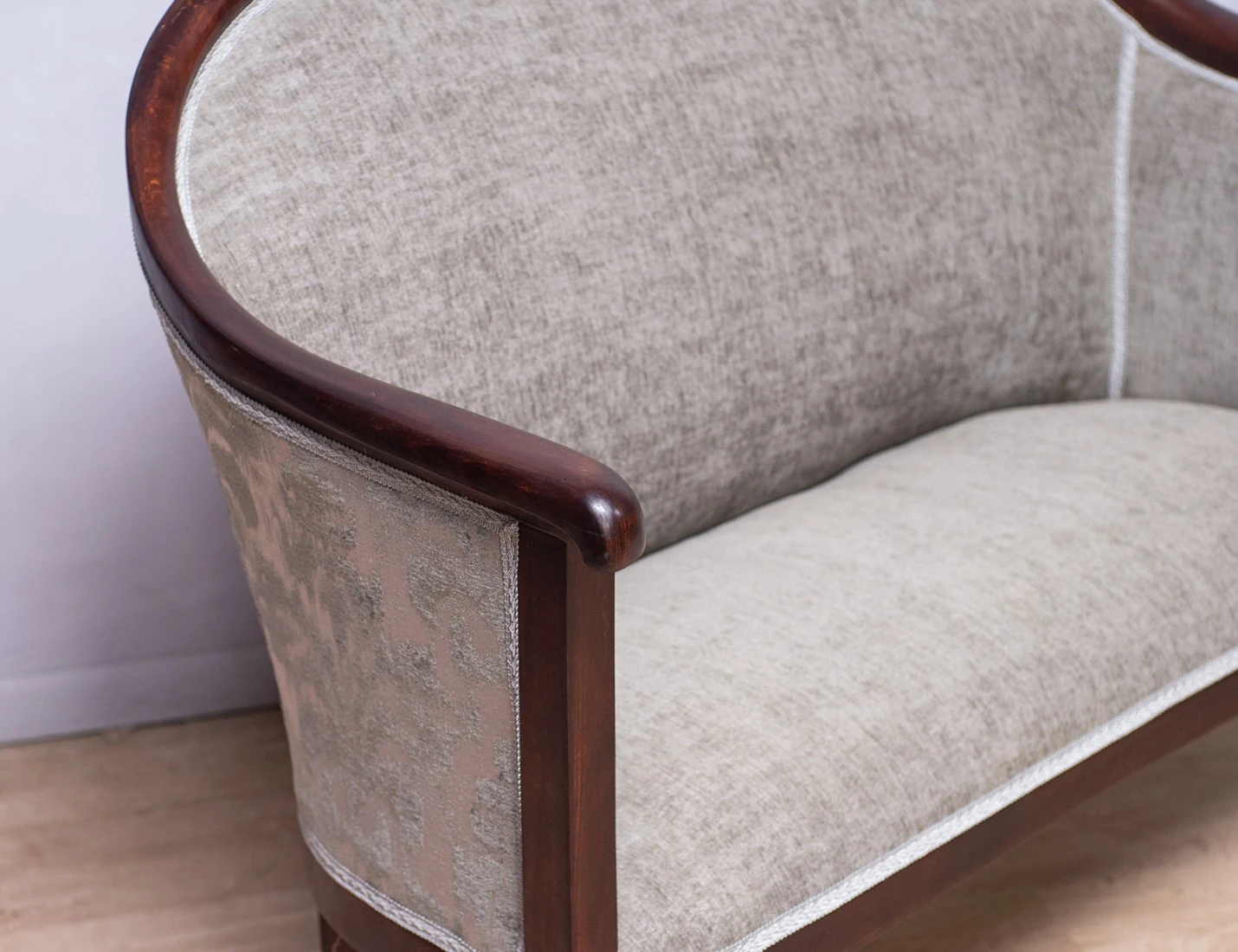 Реставрация дивана №6244 Братьев Тонет