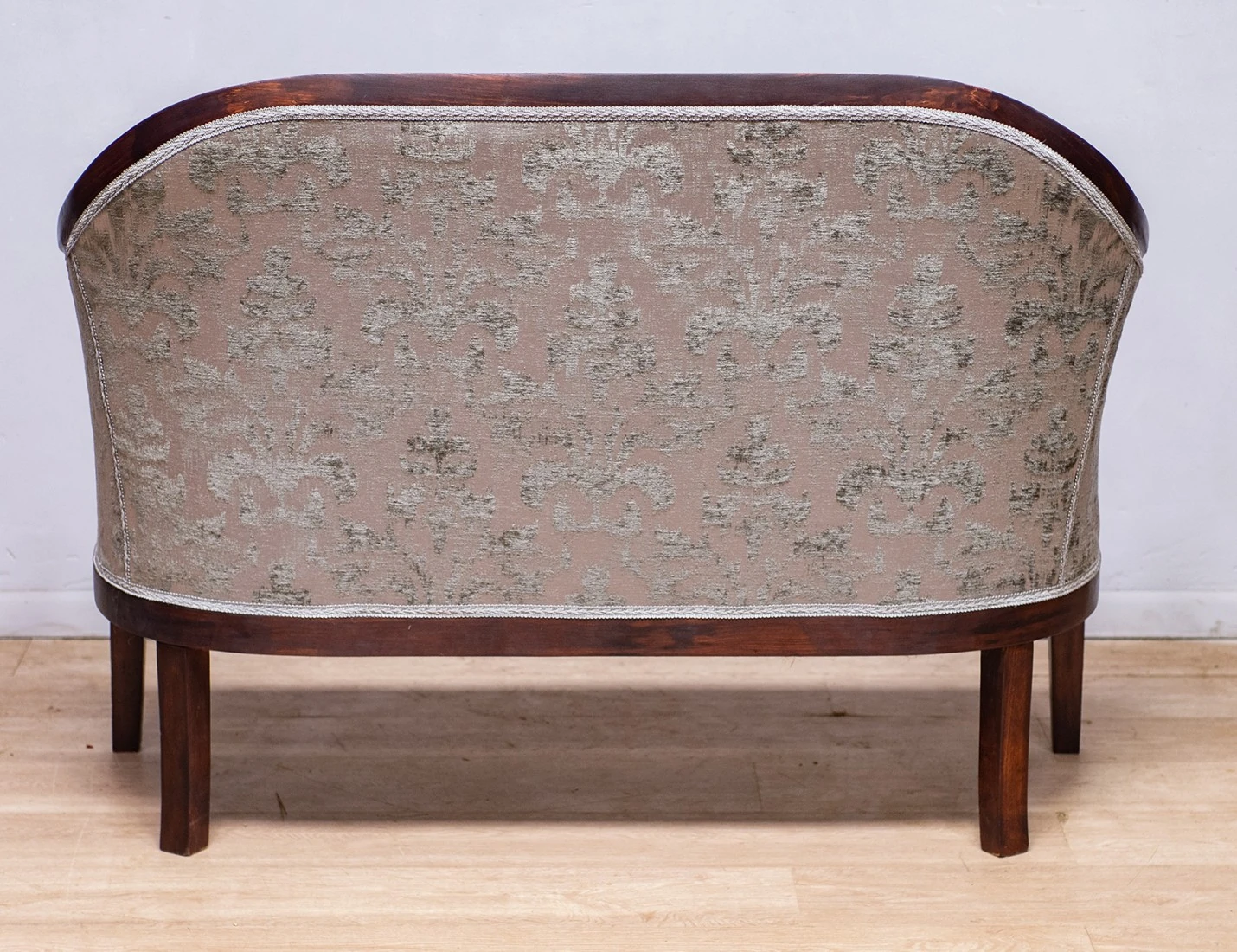 Реставрация дивана №6244 Братьев Тонет