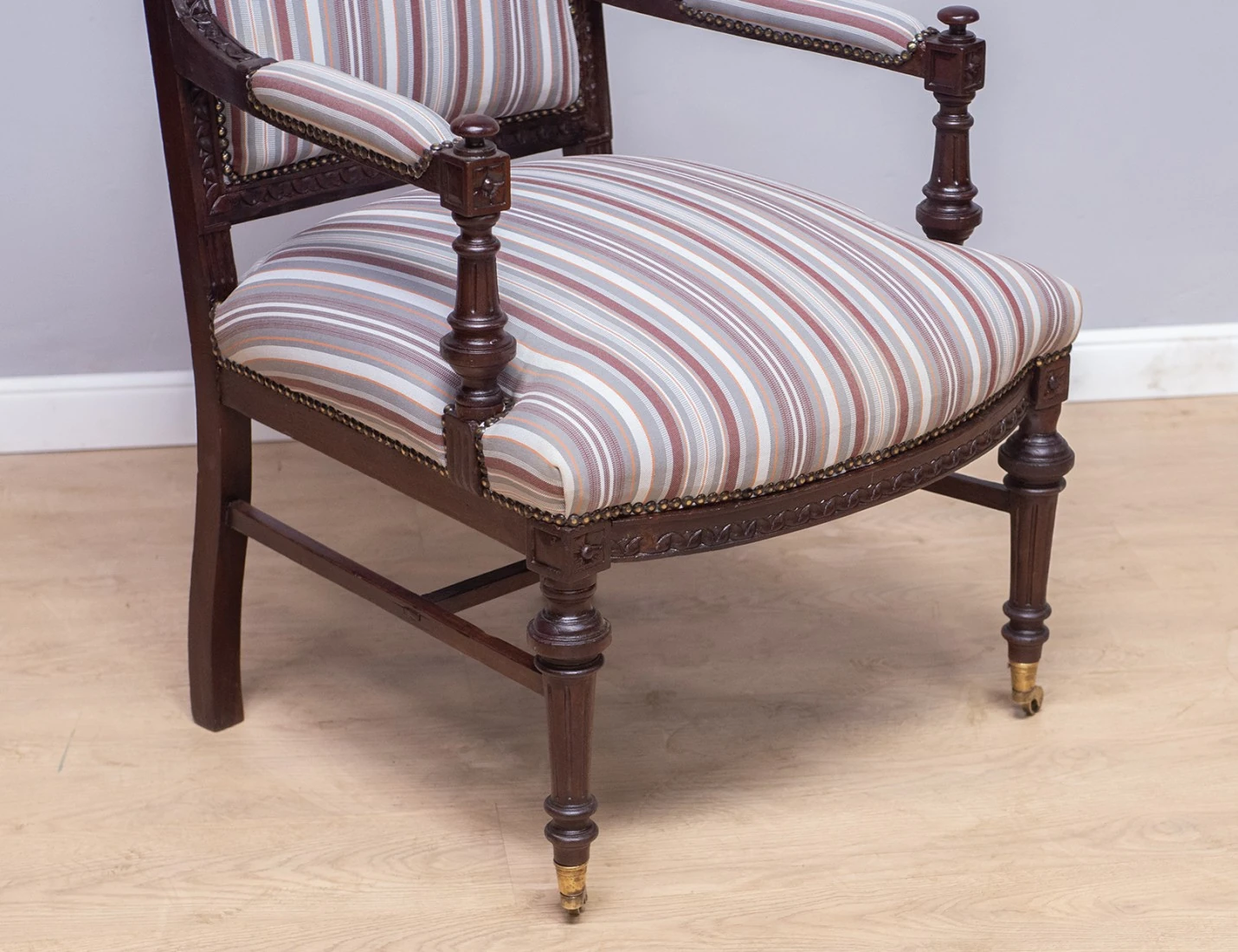 Реставрация антикварного кресла 19 века