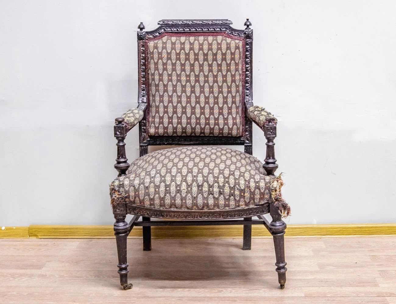 Реставрация антикварного кресла 19 века