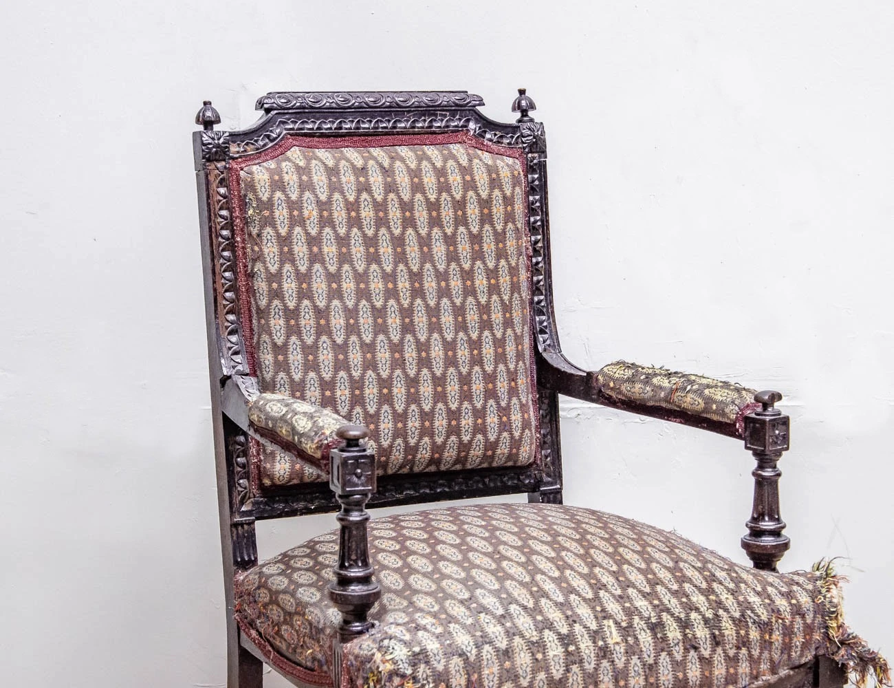 Реставрация антикварного кресла 19 века