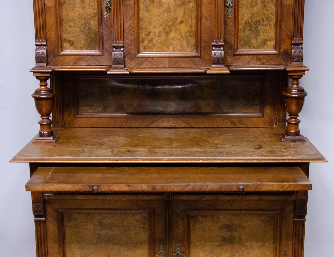 Реставрация орехового буфета 19 века