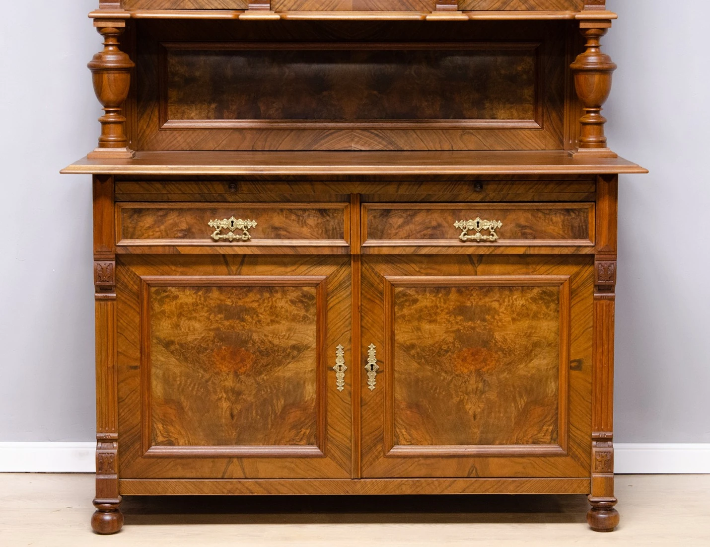 Реставрация орехового буфета 19 века
