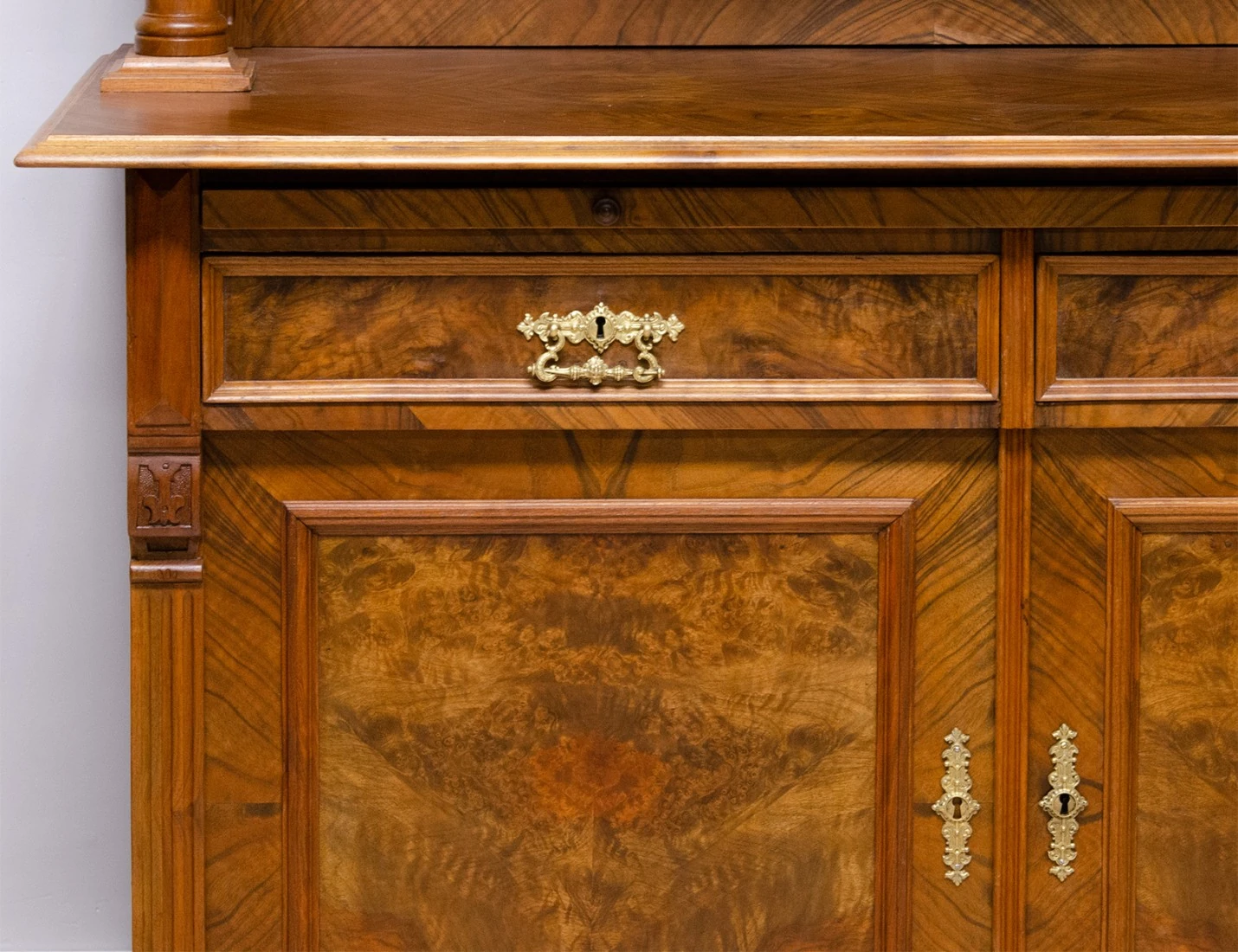 Реставрация орехового буфета 19 века