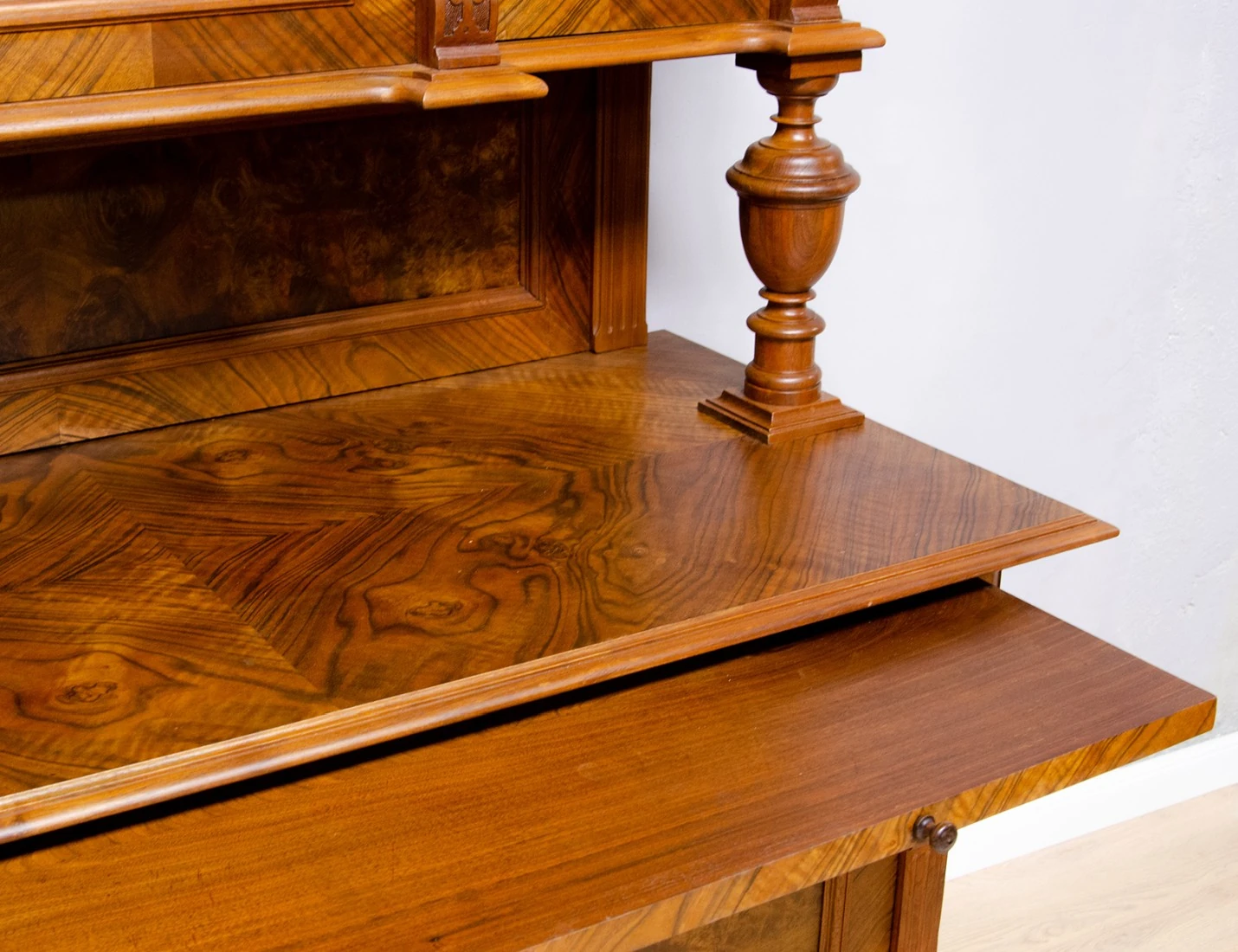 Реставрация орехового буфета 19 века