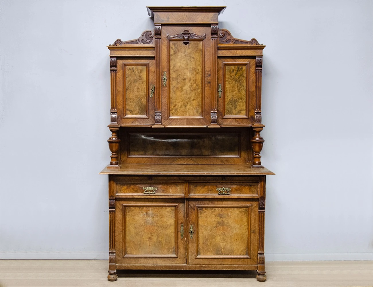 Реставрация орехового буфета 19 века