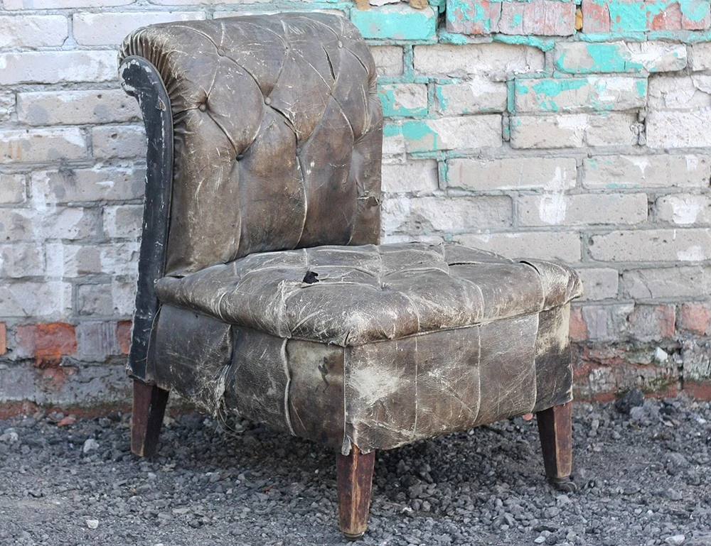 Реставрация старинного кожаного стула