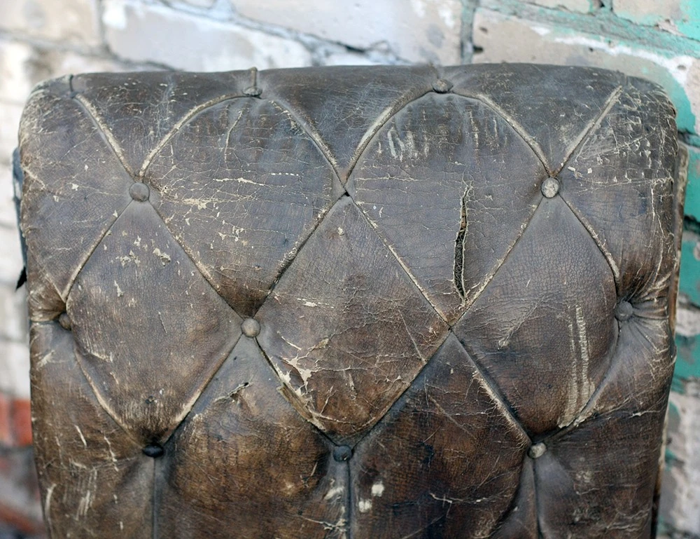 Реставрация старинного кожаного стула