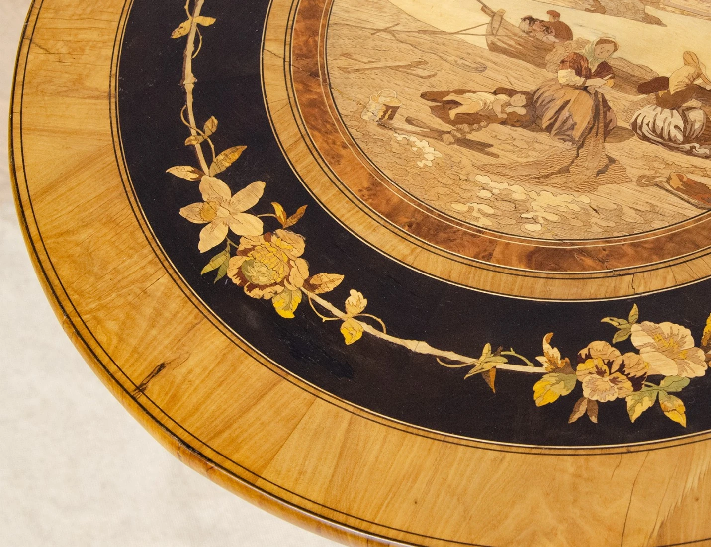 Реставрация антикварного столика с маркетри